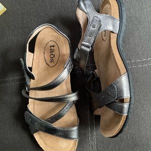 Taos Pewter Sandals- size 8